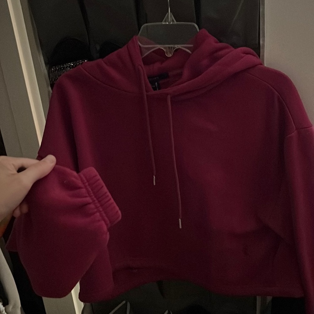 Cropped hooded sweatshirt